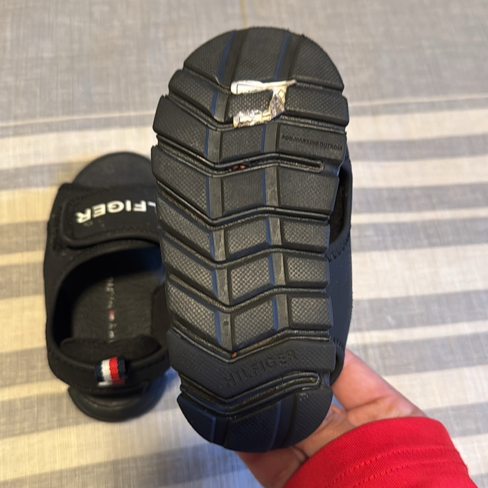 Size 8 toddler - Picture 2 of 4